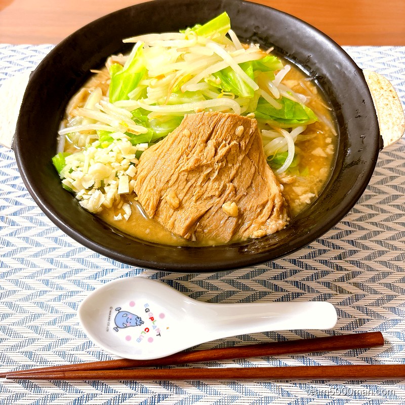 豚仙人 国産豚ラーメン 完成丼の俯瞰