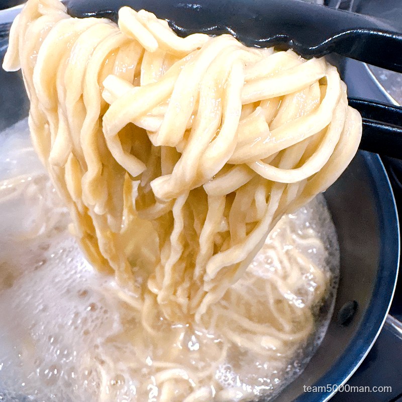 麺屋HERO 茹で上がりの極太麺