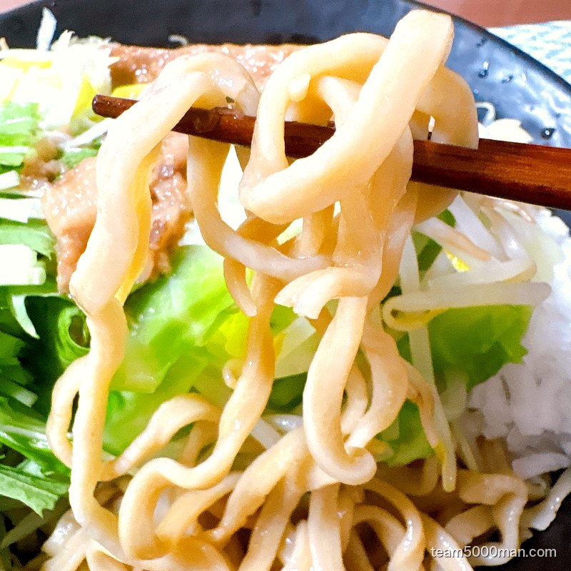 ワシワシ極太平打ち麺のリフト