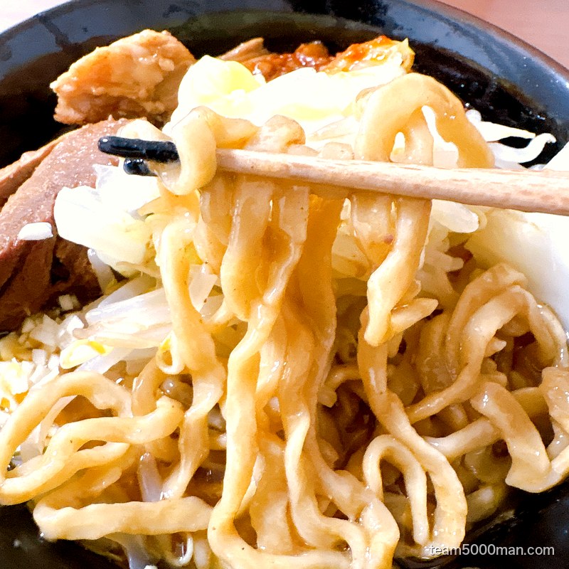 もちもちワシワシの極太平打ち麺