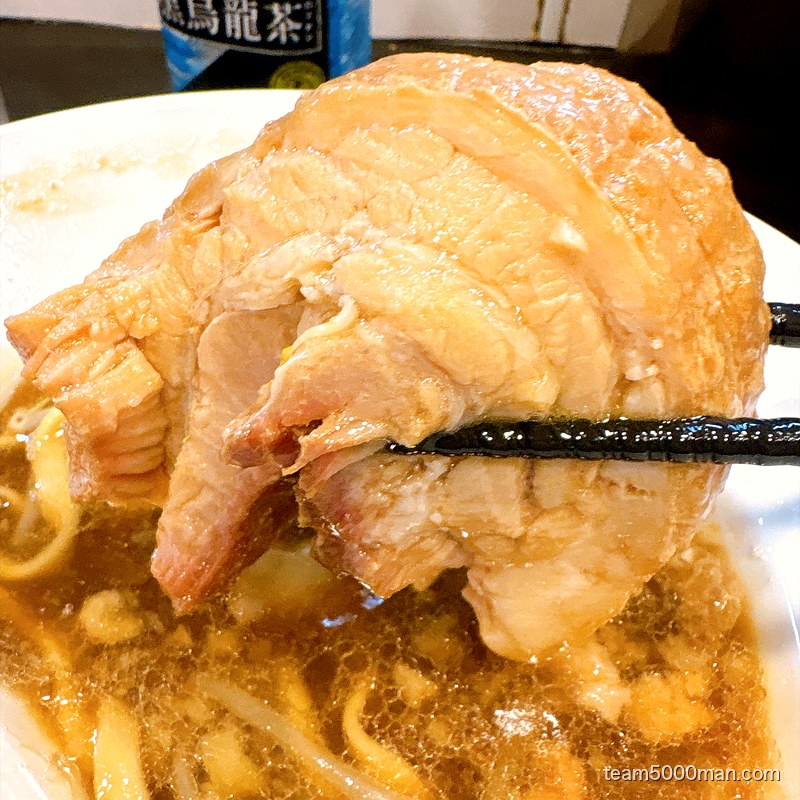 豚星。の豚の断面。厚みのあるバラ肉