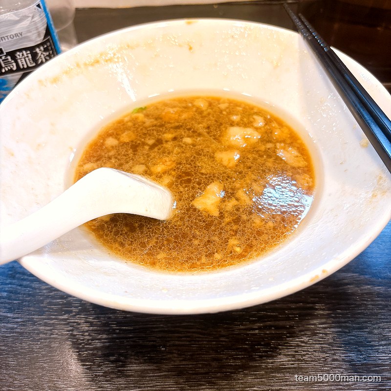 完食後の丼。スープまでほぼ飲み切った状態