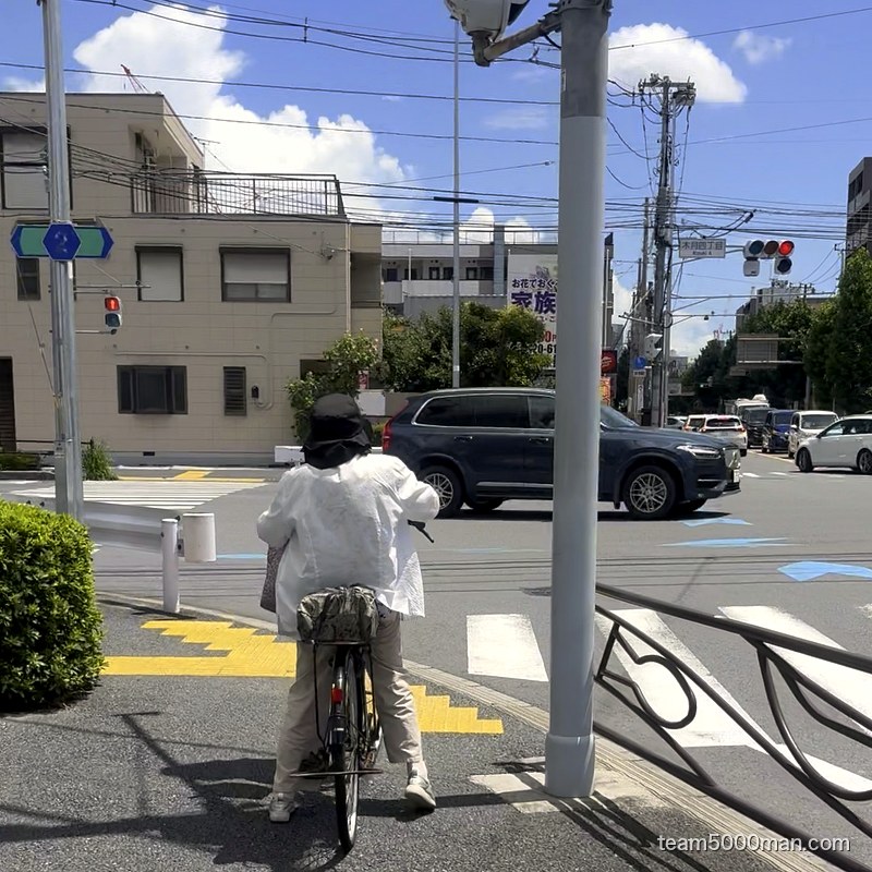 「木月四丁目」の信号がある交差点