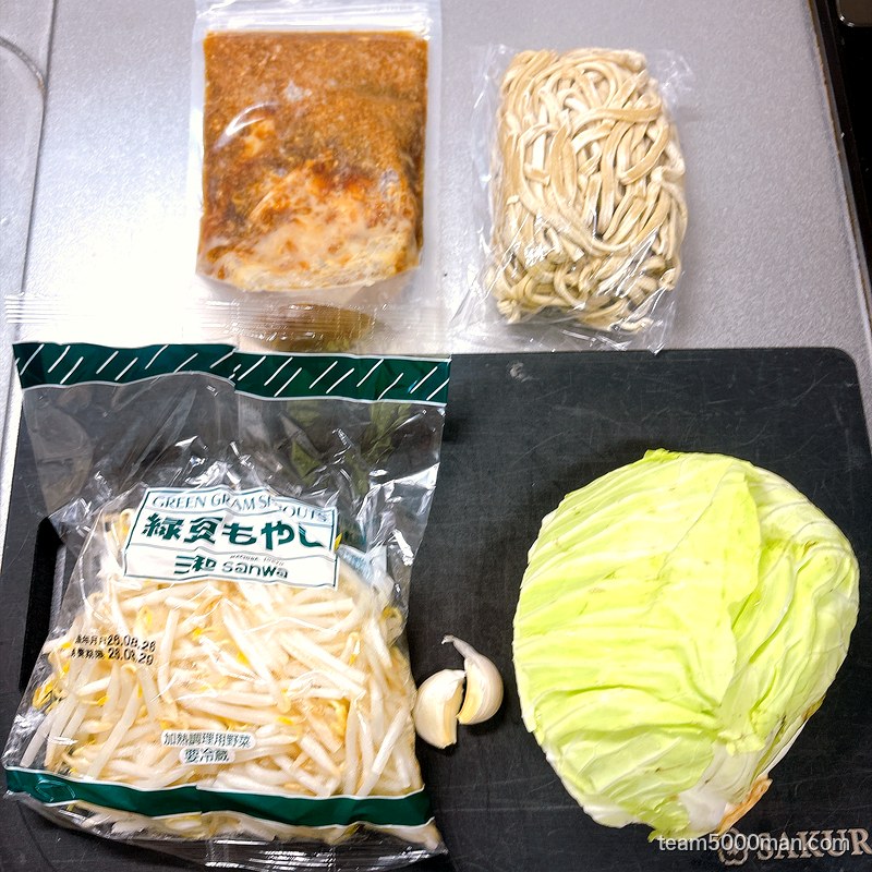 えびラーメン用に用意したもやし・キャベツ・にんにく