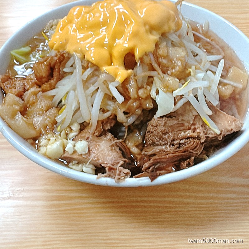 明日へ向かって 夢ラーメン200gにチーズをのせた一杯
