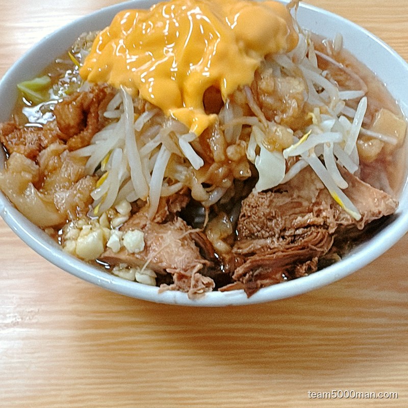 明日へ向かって 夢ラーメン200gにチーズをのせた一杯
