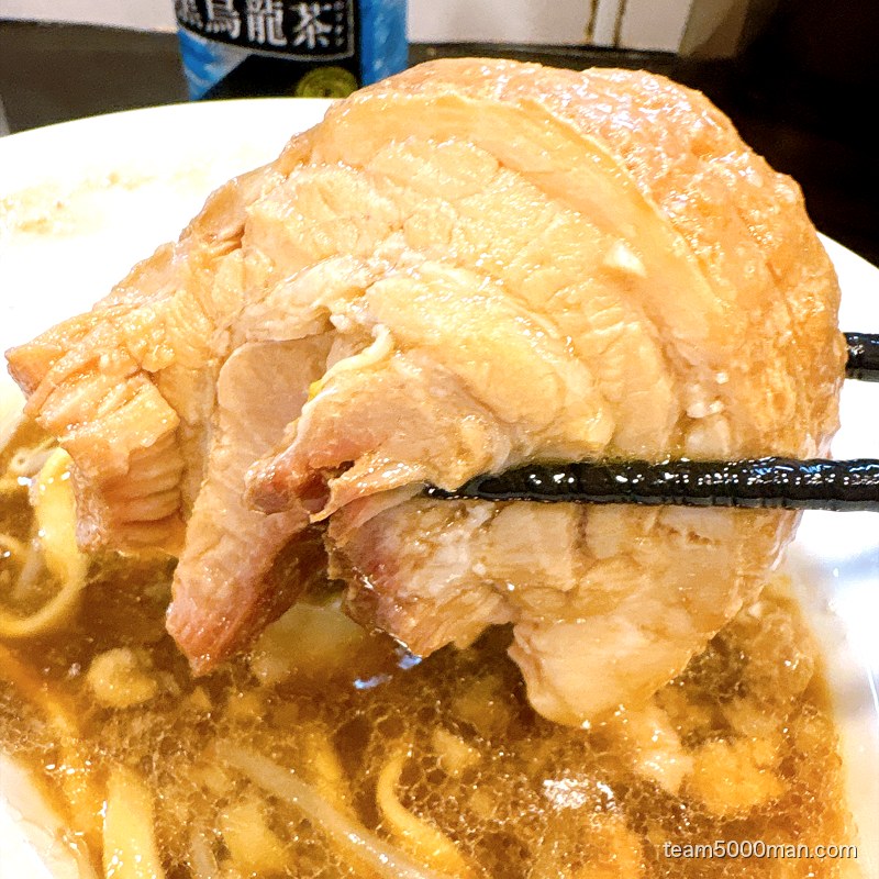 豚星。の豚の断面。厚みのあるバラ肉