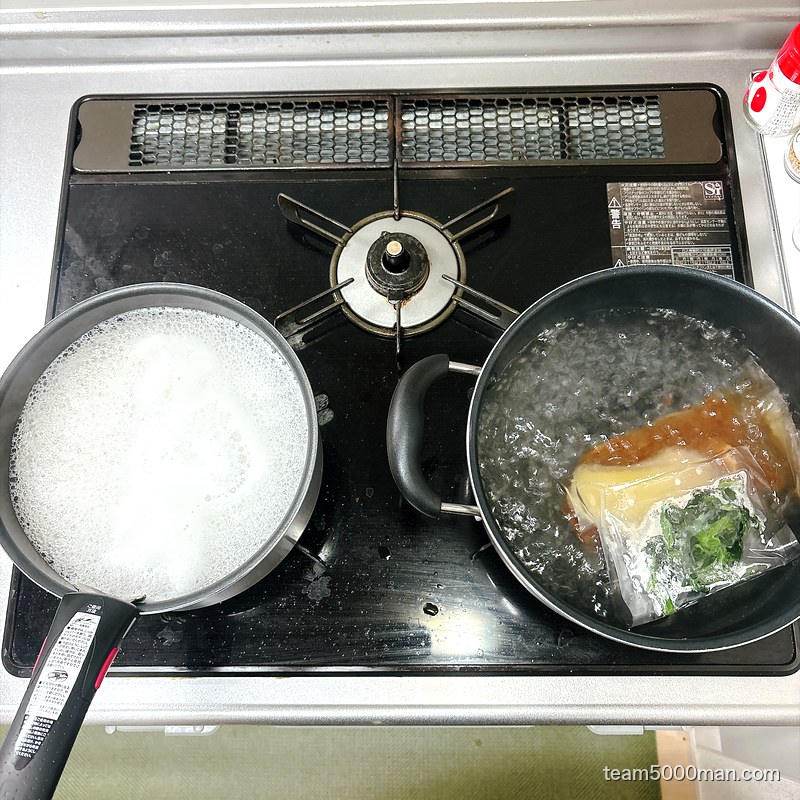 らーめん一二三家 麺用とスープ用の2つの鍋で調理