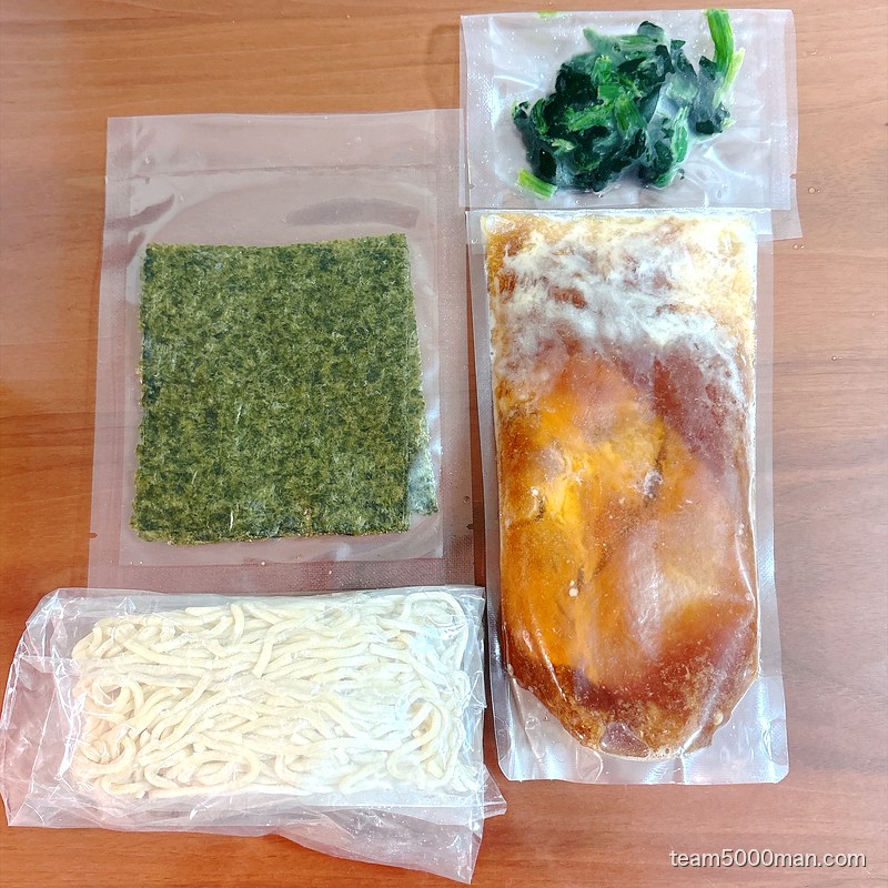 らーめん一二三家 セット内容 麺・具入りスープ・海苔・ほうれん草