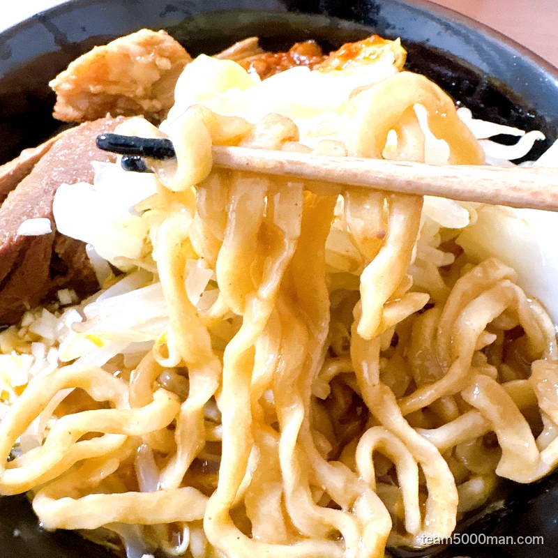 もちもちワシワシの極太平打ち麺
