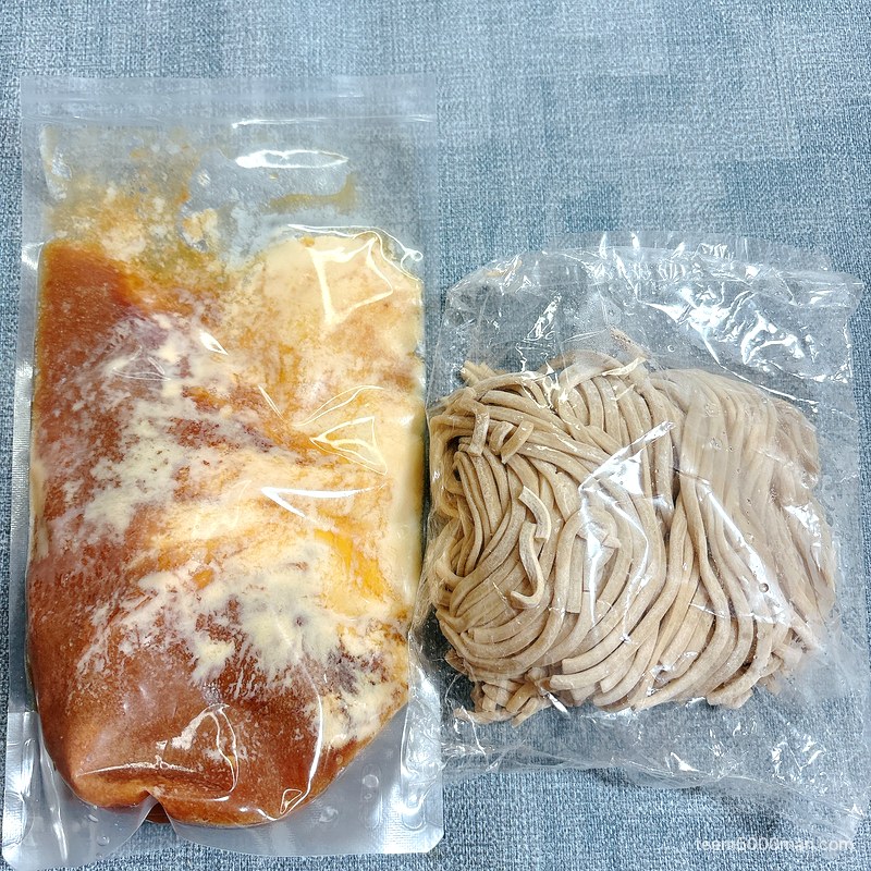 麺屋づかちゃん セット内容 具入りスープと冷凍麺