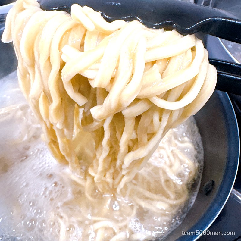 麺屋HERO 茹で上がりの極太麺