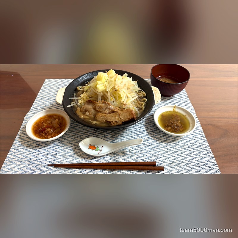 鬼トマとカレーラーメン 完成テーブル