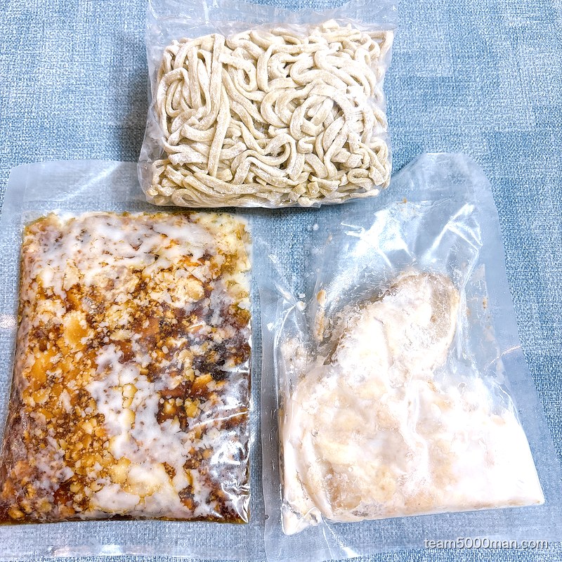 俺の生きる道 汁なしの平打ちウェーブの極太麺