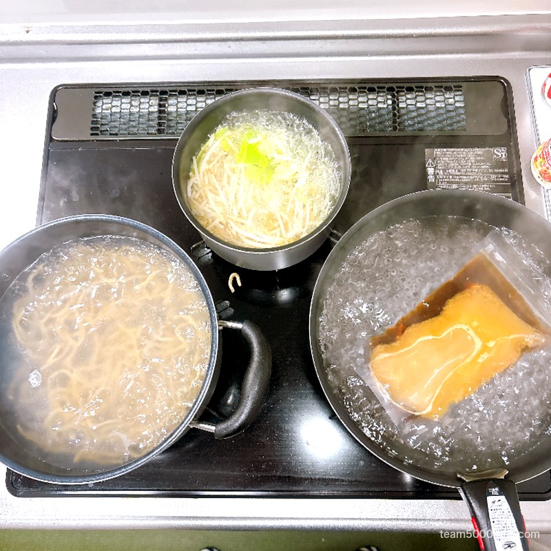 らーめん バリ男 麺・スープ・野菜を3つの鍋で同時に調理
