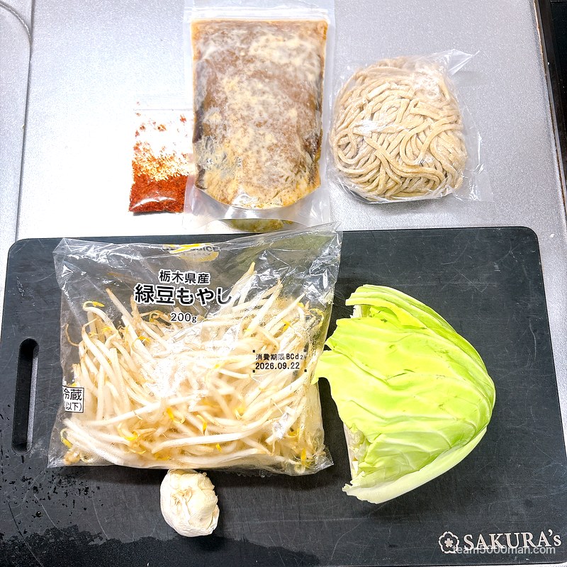らーめん バリ男 用意したもやし・キャベツ・にんにくとセット内容