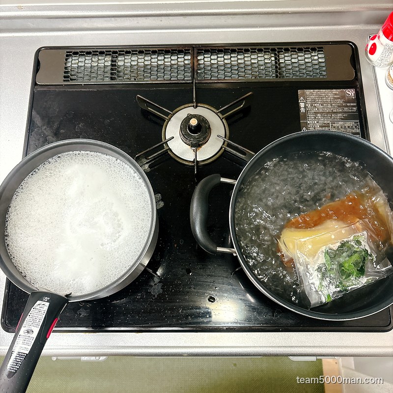 らーめん一二三家 麺用とスープ用の2つの鍋で調理