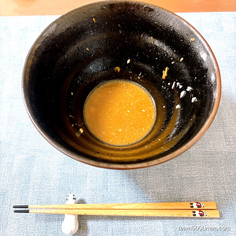 えびラーメンを完食した後の丼