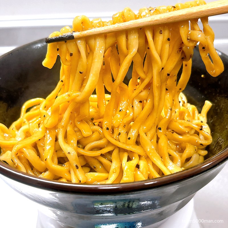 豚星。汁無し蕎麦 ブラックペッパーが絡んだ麺の寄り