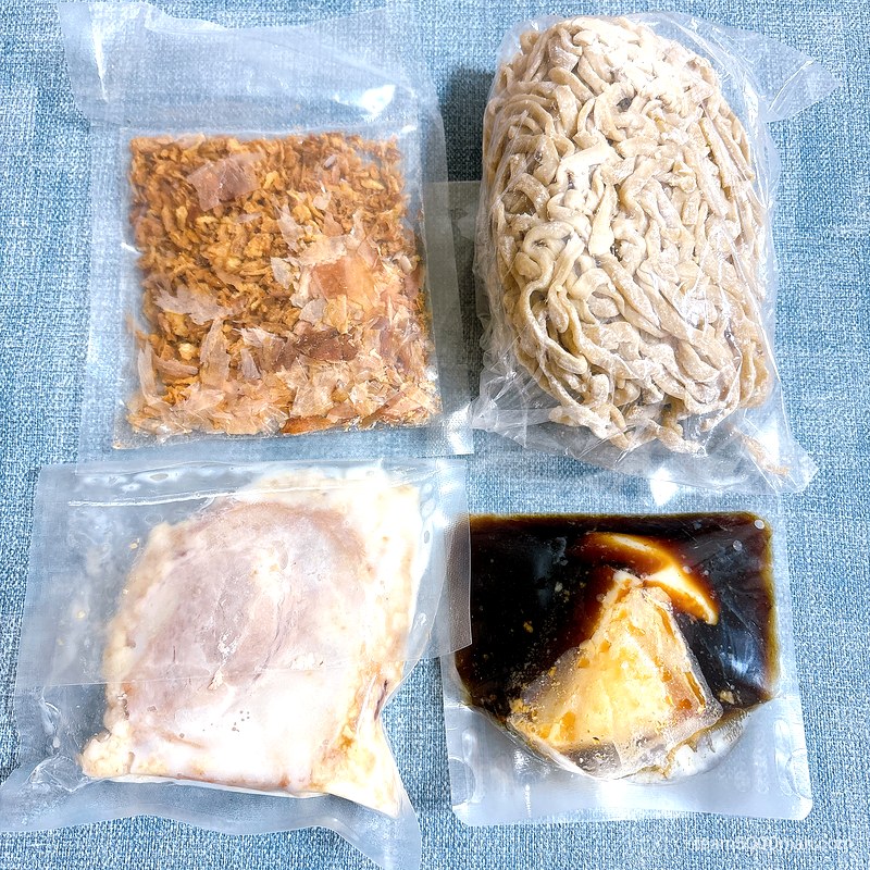 豚ノヴァ 汁なし 麺・具材・チャーシュー＋味付き脂・タレの4袋