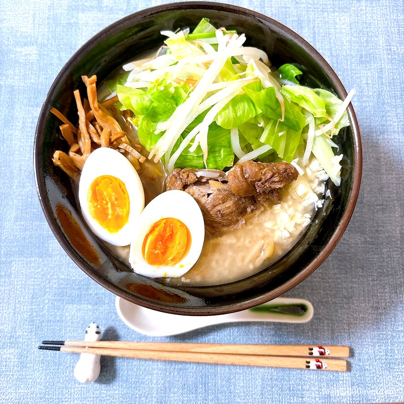 ごっつ タン二郎 完成丼を真上から