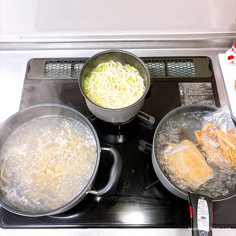 ごっつ タン二郎 麺・スープ・野菜を3つの鍋で調理